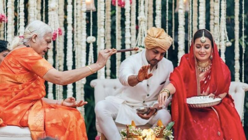 A female priest performs Dia Mirza’s marriage rituals