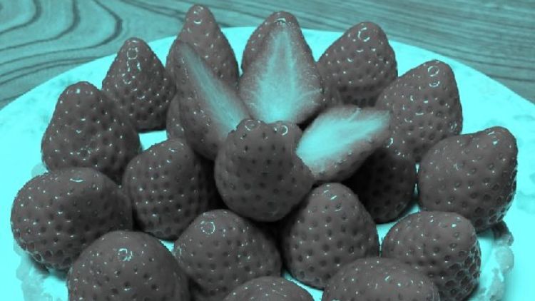 Find Out If Your Brain Is Lying To You Based On The Colour Of The Strawberries You See