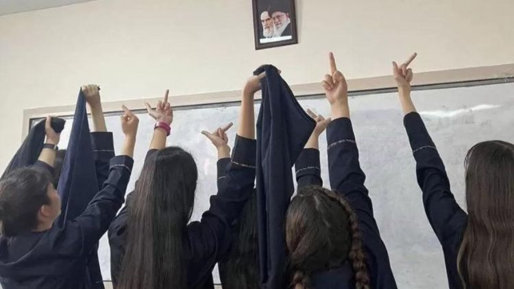 Iranian Schoolgirls Protest Against The Regime By Taking Off Their Hijabs