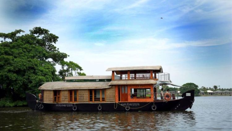 Top 7 Quintessential Houseboat Experience In India That You Must Not Miss
