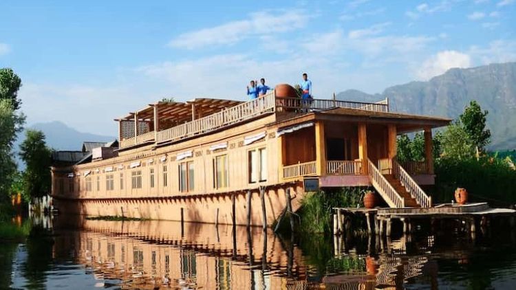 Srinagar Houseboat