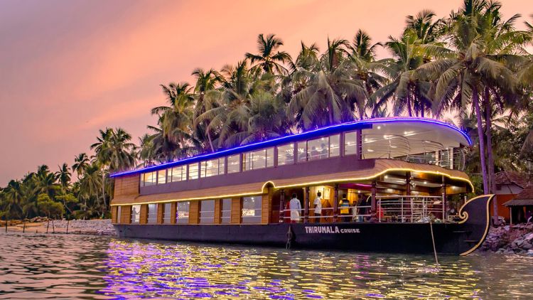 Top 7 Quintessential Houseboat Experience In India That You Must Not Miss
