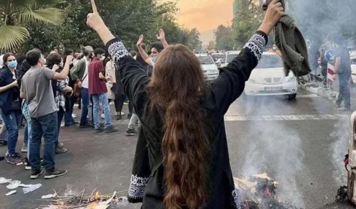 Protests by Iranian University Students Increases Pressure on Leaders
