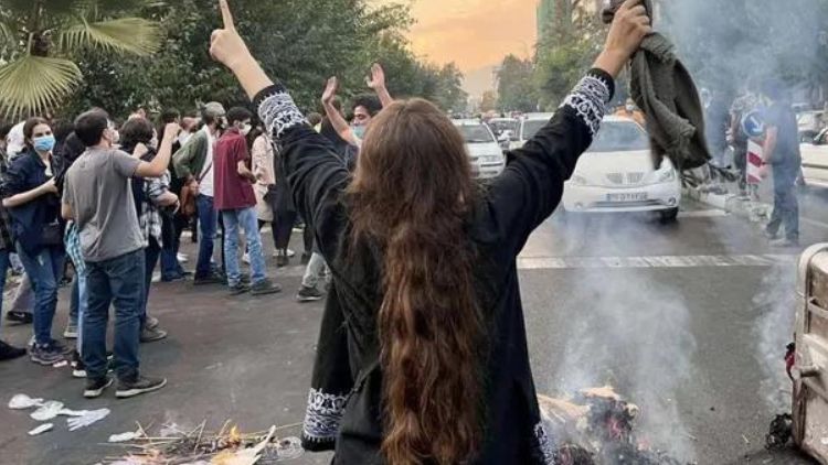 Protests By Iranian University Students Increases Pressure On Leaders