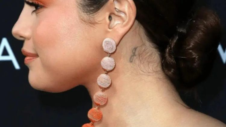 Selena Gomez Has A Lowercase Cursive &Quot;G&Quot; Underneath Her Left Ear, Which She Got In Honour Of Younger Sister, Gracie.