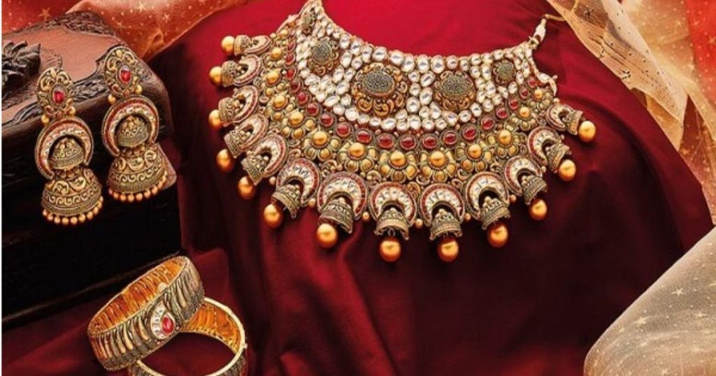 Jewelry Trends 2025: From Temple Gold To Minimalist Modern 4 Meenakari