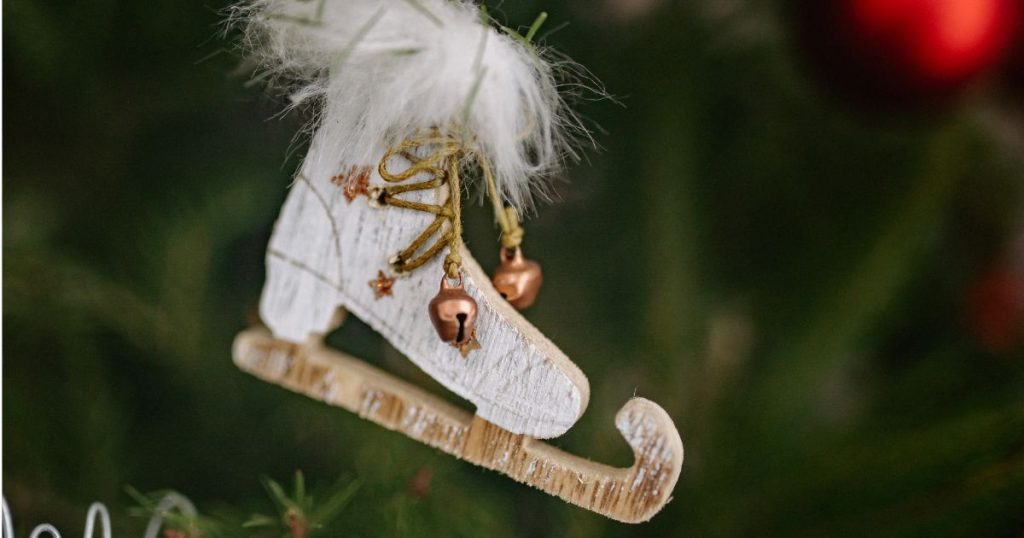 Why Does Iceland Have A Killer Cat? 7 Bizarre Christmas Traditions That Make Zero Sense 4 3. Venezuela: The Great Roller-Skate Mass (The Fastest Way To A Christmas Blessing!)