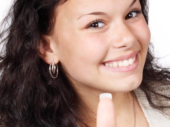 Why Women Fear Being Disliked — The Psychology Of Female Approval-Seeking