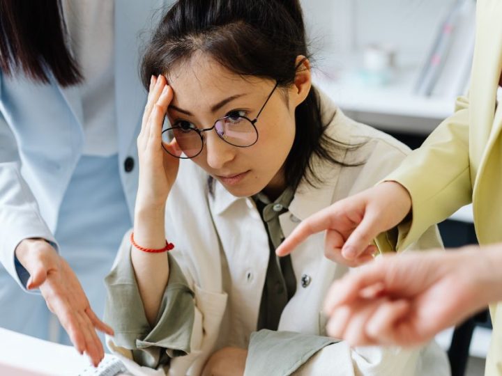 Why Women Lose Power When They Over-Explain — A Psychology Breakdown