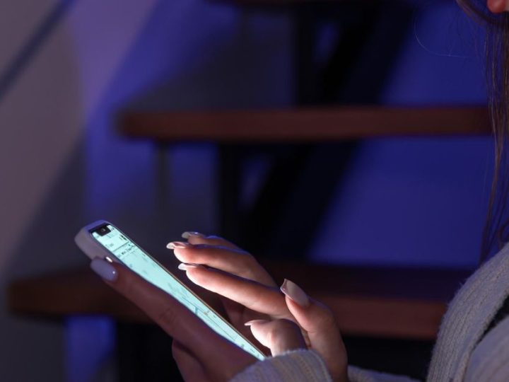 Algorithms And Female Self-Worth Online