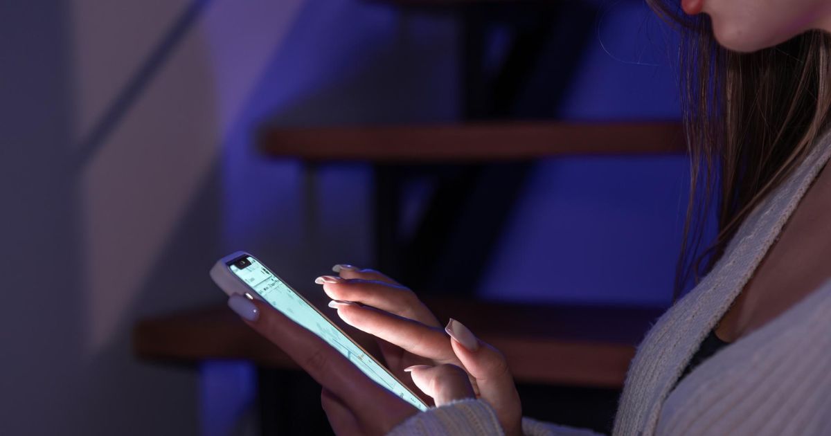 Algorithms And Female Self-Worth Online