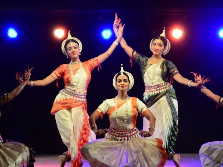 Are There Any Outdoor Dance Or Music Performances At India Habitat Centre Or Iic For The Weekend Of April 25-26, 2026?