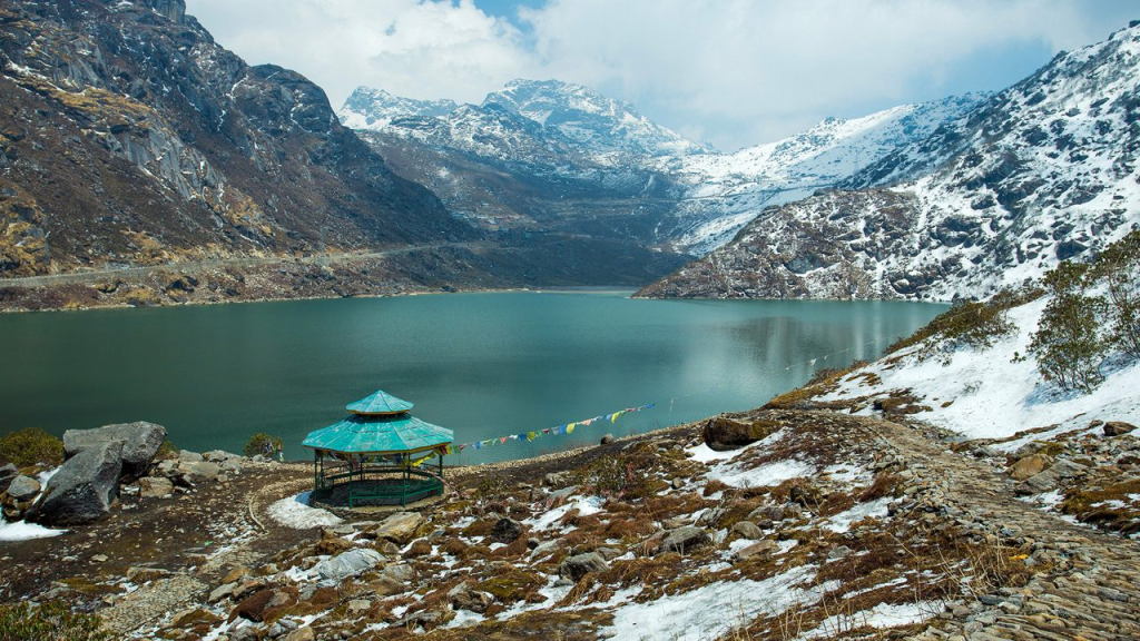 The Mystical Lakes Of The Himalayas Locals Fear After Dark: What Lives In The Water When The Sun Goes Down 6 Image 108