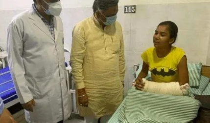 “My Father Brought The Phone For Me To Study Online, How Could I Let Them (Thiefs) Take Away,” Says 15-Year-Old Kusum Kumari Who Fought With Snatchers To Save Her Mobile