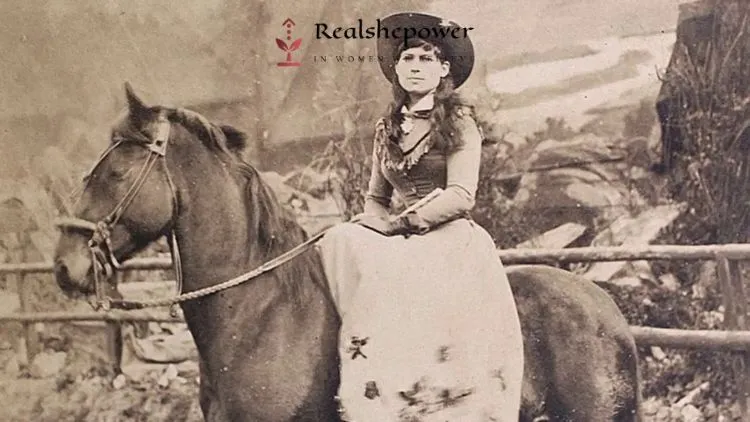 Life Of Annie Oakley: America'S First Female Sharp Shooter 2 Life Of Annie Oakley: America'S First Female Sharp Shooter