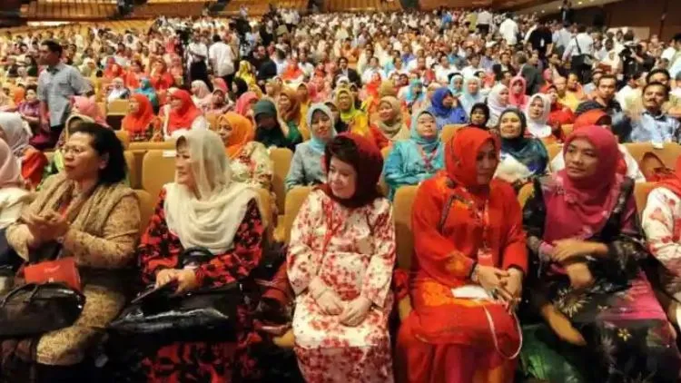 A New State Regulation In Malaysia Penalises Women Who Dress Like Men 1 A New State Regulation In Malaysia Penalises Women Who Dress Like Men