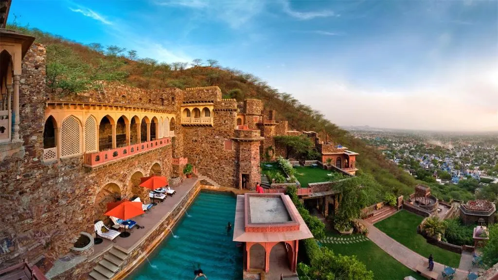 5 Weekend Getaways For You &Amp; Mom This Mother'S Day 2 Neemrana Fort Palace