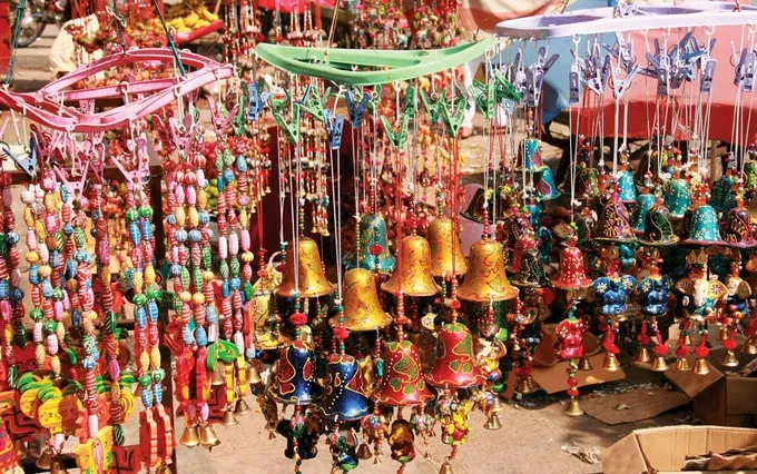 Udaipur: Unveiling The City Of Lakes' Enchanting Embrace (10 Unforgettable Experiences) 7 Hathi Pol Bazaar