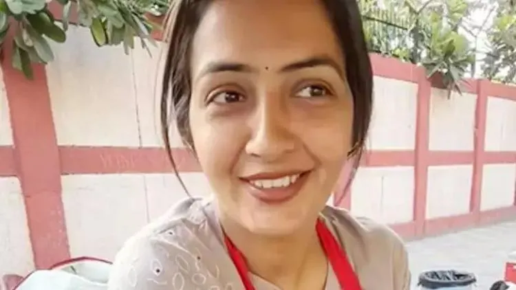 Vada Pav Girl: Social Media Star'S Stall Seized, But No Arrest 1 Vada Pav Girl: Social Media Star’S Stall Seized, But No Arrest