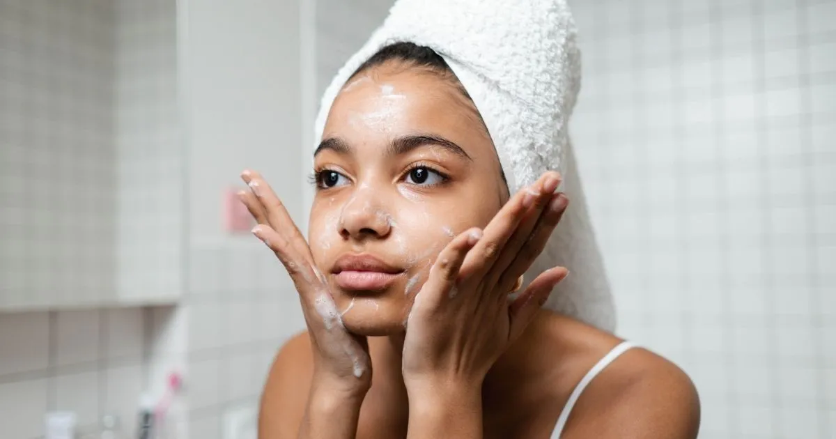 I Used This $10 Drugstore Product And My Skin Looks Like A Million Bucks! 1 I Used This $10 Drugstore Product And My Skin Looks Like A Million Bucks!