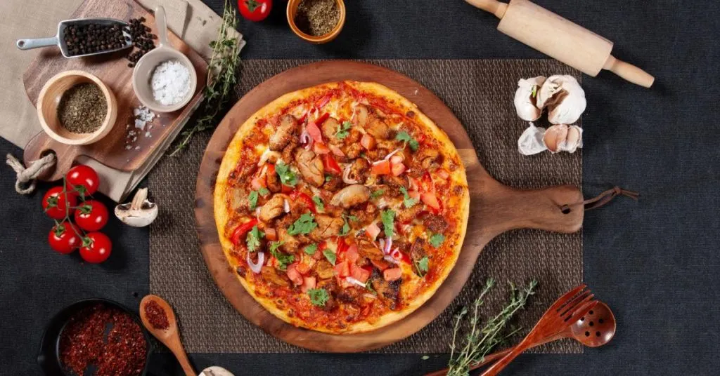 Top 10 Fusion Recipes That Will Blow Your Mind! 7 Butter Chicken Pizza