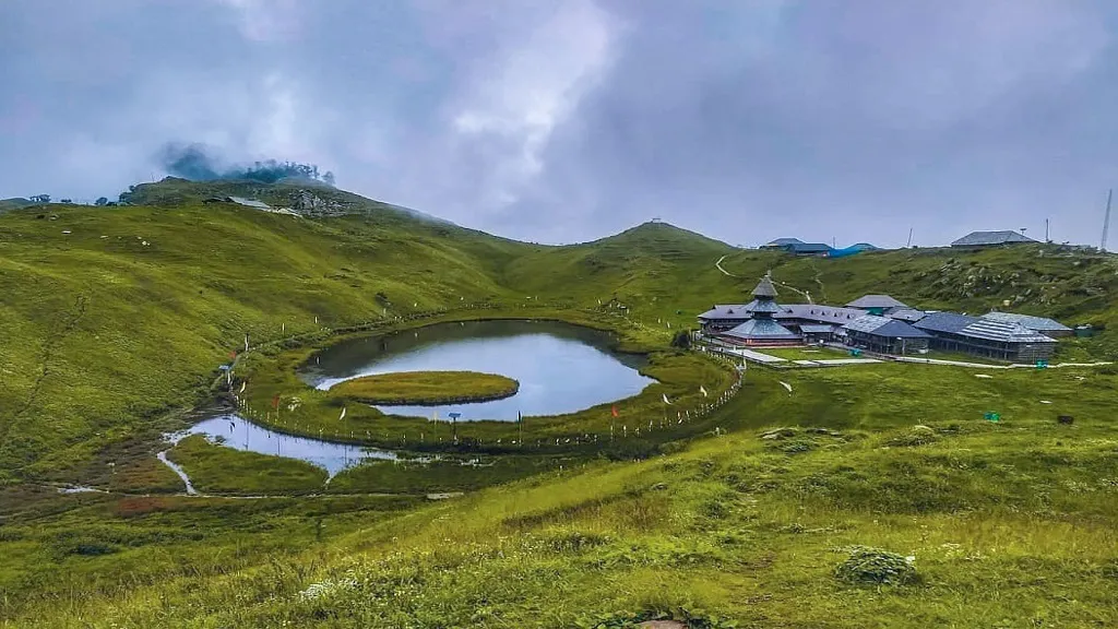 8 Unexplored Adventure Destinations In India For Thrill Seekers 9 Parashar Lake