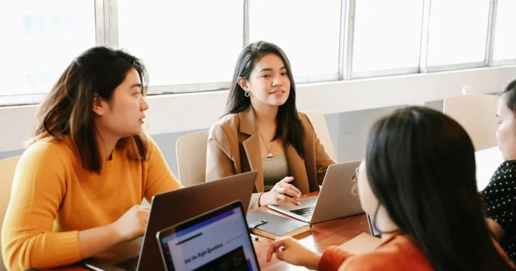Redefining Your Path: 6 Smart Moves For Women Ready To Shift, Step Up, Or Start Something New 2 Feeling Stuck? Discover How To Reinvent Your Career In Midlife And Achieve Unimaginable Success!