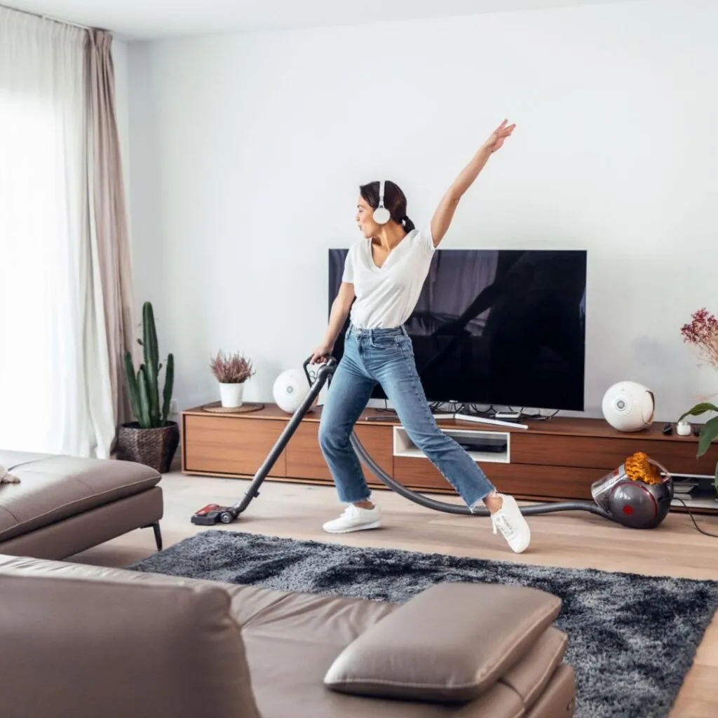 The Lazy Girl'S Guide To A Perfectly Clean House (Without Actually Trying)