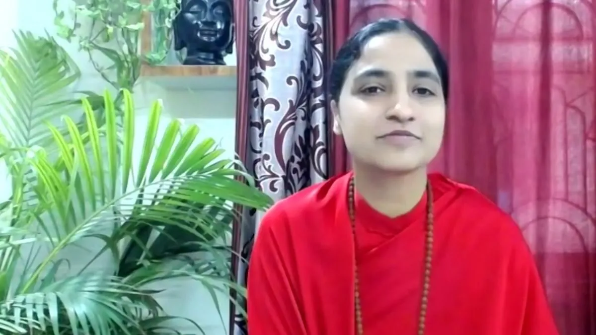 Highly Educated Monks Preaching Sanatan Dharma In English 2 Sadhvi Dr. Nidhi Bharti