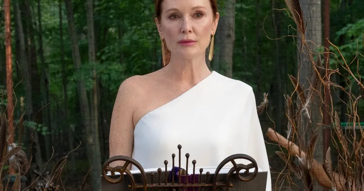 Julianne Moore’s Performance In Sirens (2025): A Nuanced Powerhouse Compared To The White Lotus 1 Julianne Moore’s Performance In Sirens (2025): A Nuanced Powerhouse Compared To The White Lotus