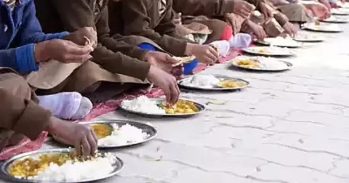 Tragic Food Poisoning Incident At Odisha School: 1 Dead, Over 100 Students Hospitalized 1 Tragic Food Poisoning Incident At Odisha School: 1 Dead, Over 100 Students Hospitalized