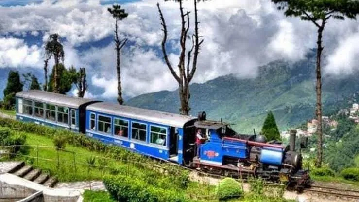 Travel To Darjeeling The Queen Of The Hills 2 Image 7
