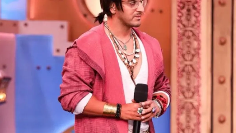 Who Is Qazi Touqeer? The Kashmiri Singer Who Once Shared Stage With Arijit Singh 2 Who Is Qazi Touqeer? The Kashmiri Singer Who Once Shared Stage With Arijit Singh